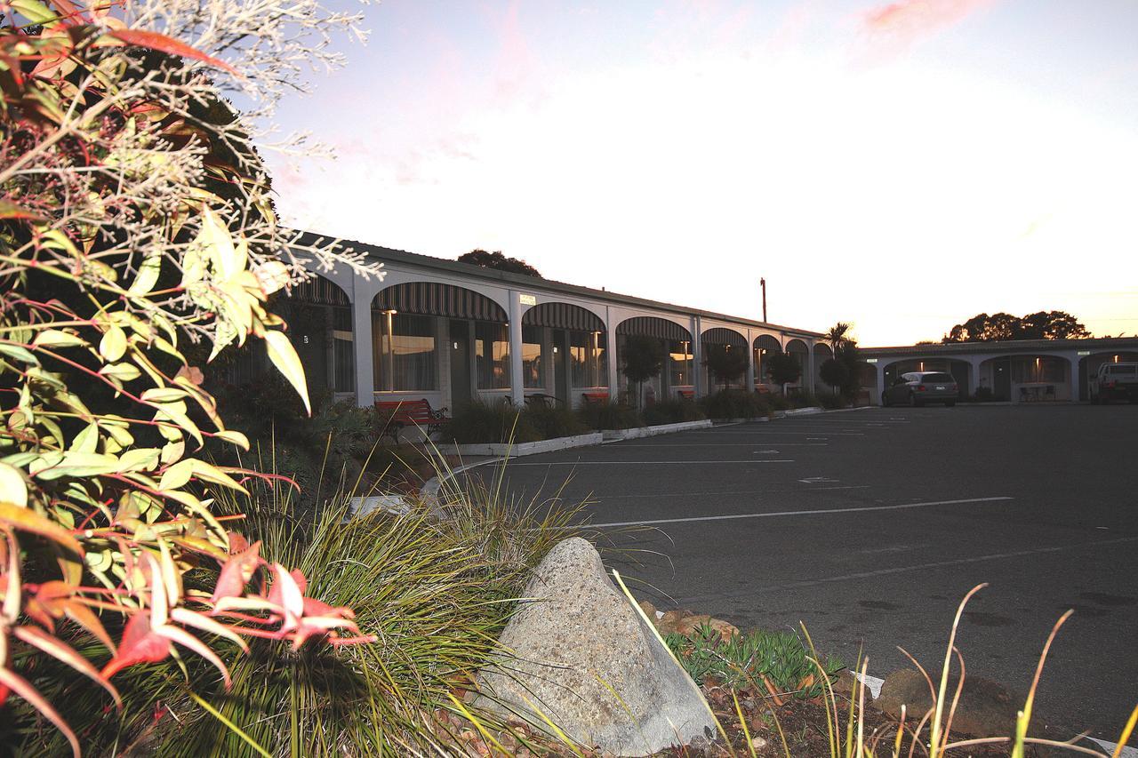 יאס Hi Way Motor Inn מראה חיצוני תמונה