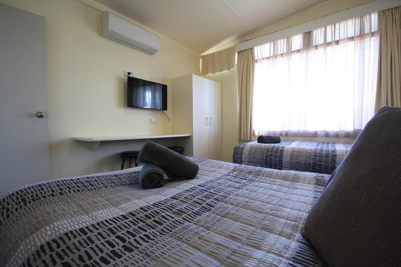 יאס Hi Way Motor Inn מראה חיצוני תמונה