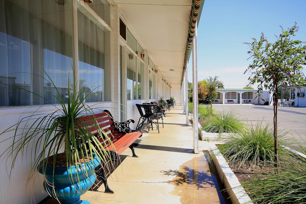 יאס Hi Way Motor Inn מראה חיצוני תמונה