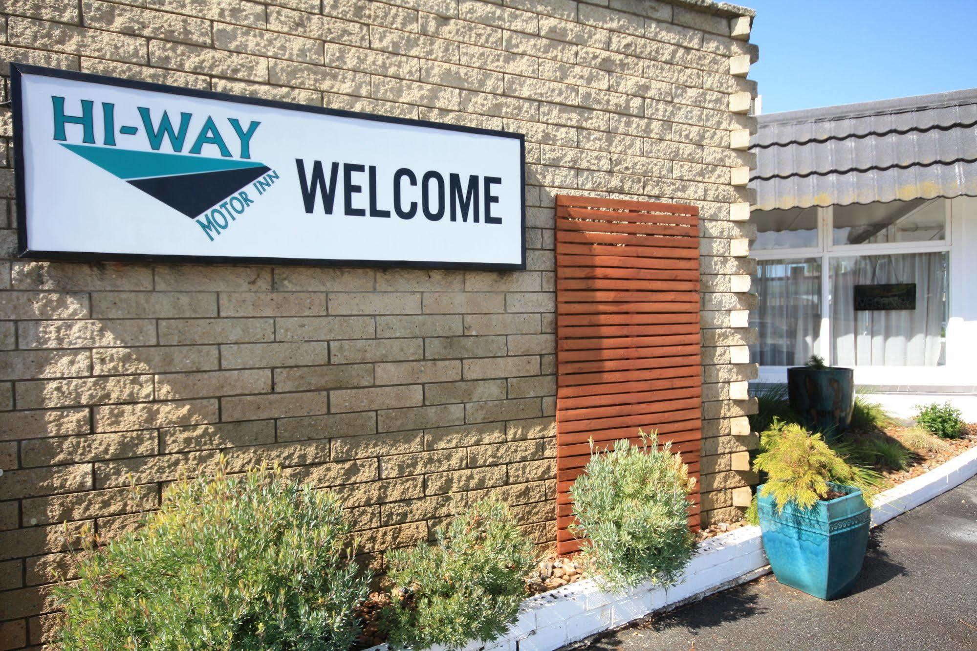 יאס Hi Way Motor Inn מראה חיצוני תמונה