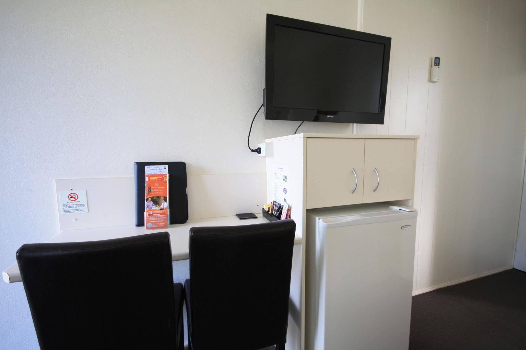 יאס Hi Way Motor Inn מראה חיצוני תמונה
