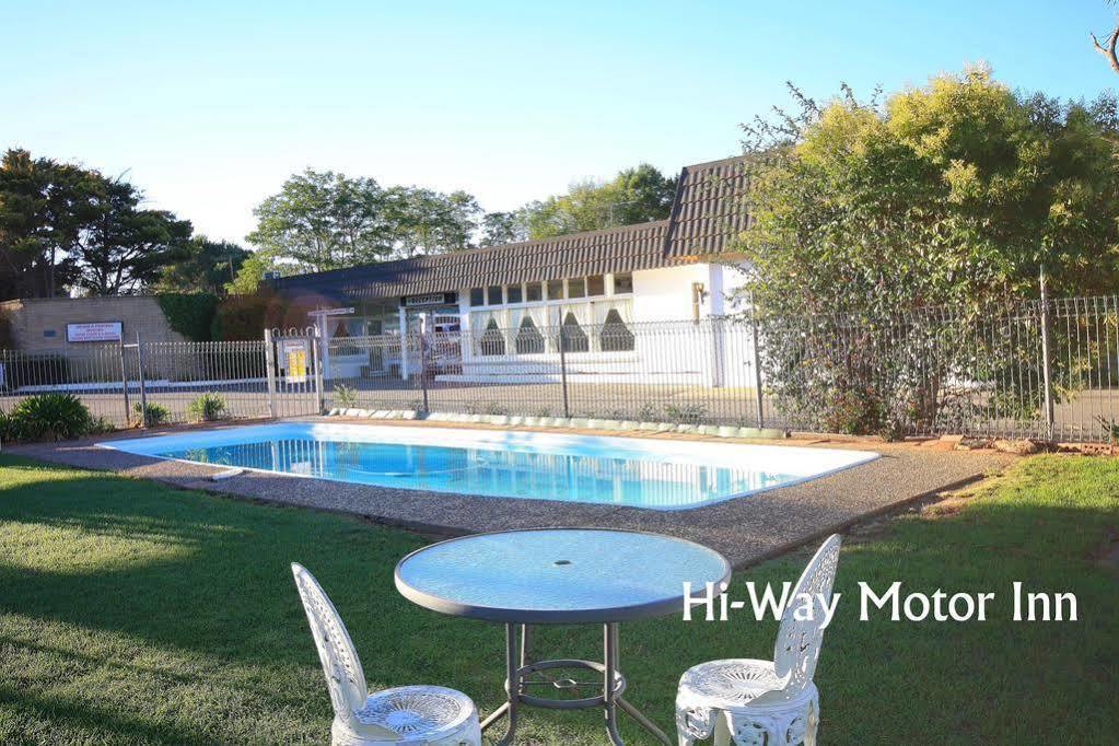 יאס Hi Way Motor Inn מראה חיצוני תמונה